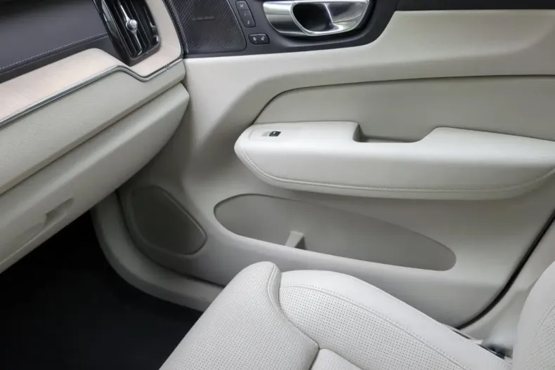 Volvo XC60 din 2023 cu 54.300 km - oferta VOL182305 - foto 19