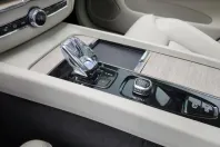 Volvo XC60 din 2023 cu 54.300 km - oferta VOL182305 - foto 22