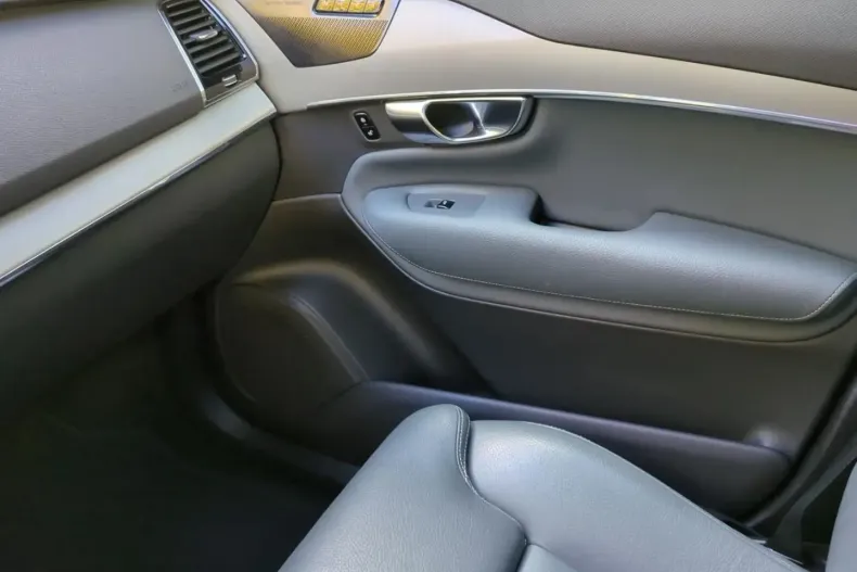 Volvo XC90 din 2021 cu 75.600 km - oferta VOL182308 - foto 19