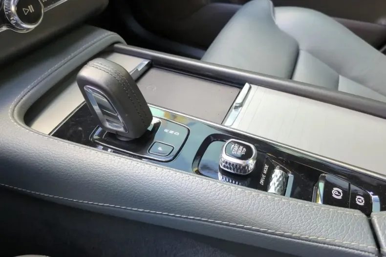 Volvo XC90 din 2021 cu 75.600 km - oferta VOL182308 - foto 22