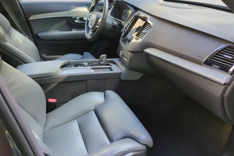 Volvo XC90 din 2021 cu 75.600 km - oferta VOL182308 - foto 25