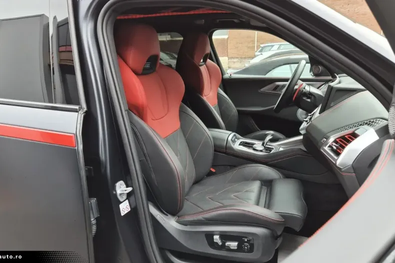 BMW XM (Seria X) din 2024 cu 9.990 km - oferta BMW182312 - foto 19