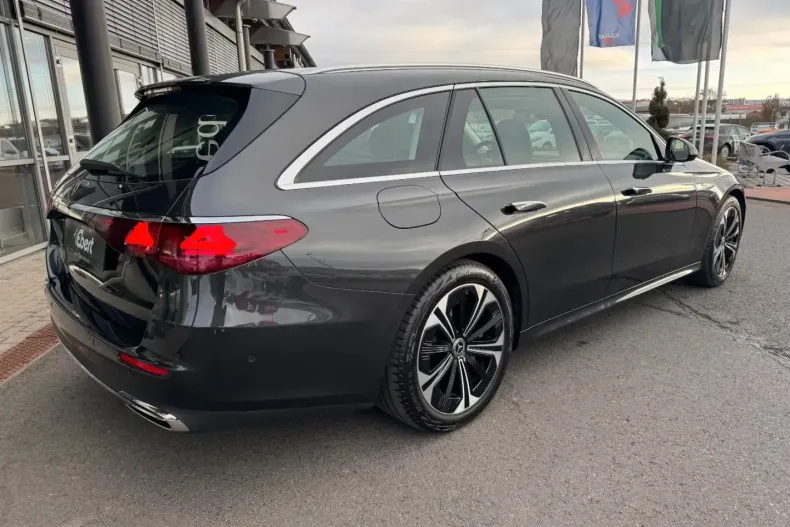 Mercedes-Benz E 300 (Clasa E) din 2025 cu 8.596 km - oferta MER182318 - foto 4