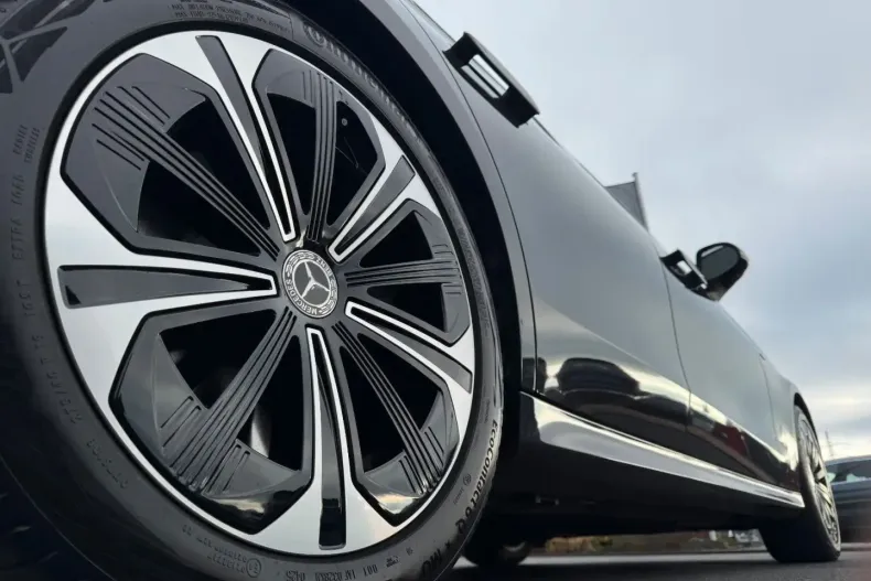 Mercedes-Benz E 300 (Clasa E) din 2025 cu 8.596 km - oferta MER182318 - foto 5