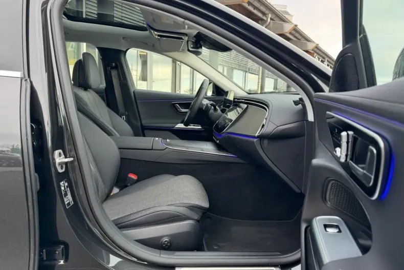 Mercedes-Benz E 300 (Clasa E) din 2025 cu 8.596 km - oferta MER182318 - foto 6