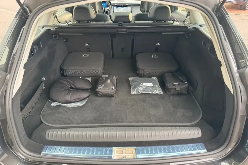 Mercedes-Benz E 300 (Clasa E) din 2025 cu 8.596 km - oferta MER182318 - foto 8