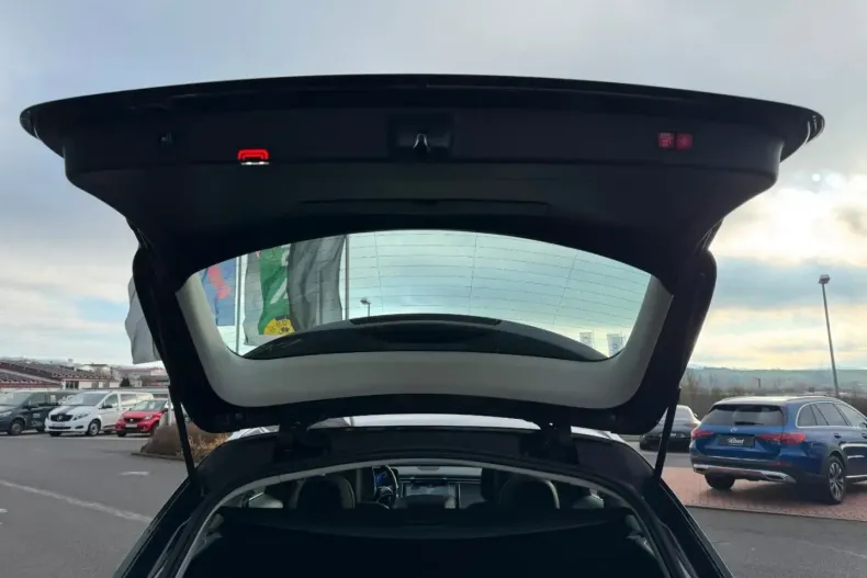 Mercedes-Benz E 300 (Clasa E) din 2025 cu 8.596 km - oferta MER182318 - foto 10