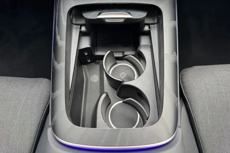 Mercedes-Benz E 300 (Clasa E) din 2025 cu 8.596 km - oferta MER182318 - foto 22