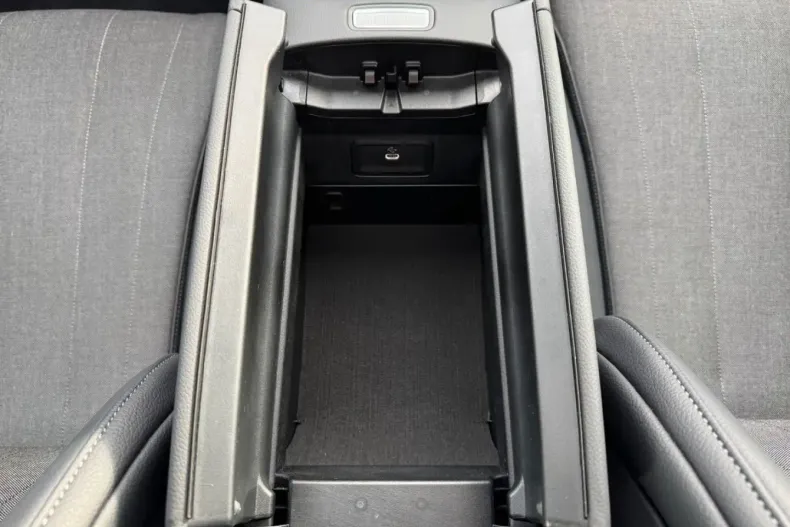 Mercedes-Benz E 300 (Clasa E) din 2025 cu 8.596 km - oferta MER182318 - foto 23