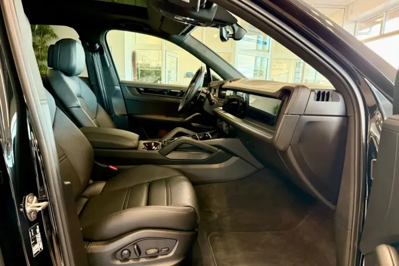 Porsche Cayenne din 2025 cu 5.850 km - oferta POR182321 - foto 12