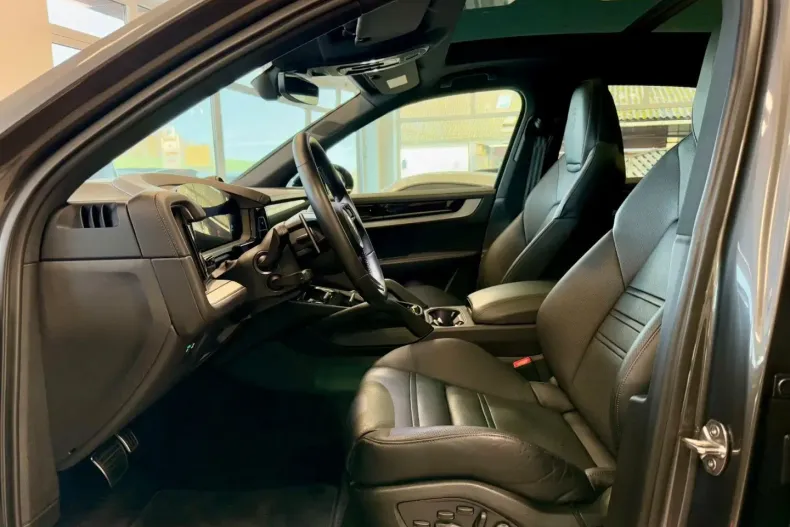 Porsche Cayenne din 2023 cu 29.987 km - oferta POR182322 - foto 8