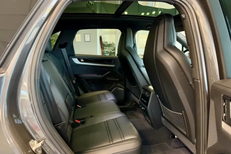 Porsche Cayenne din 2023 cu 29.987 km - oferta POR182322 - foto 11