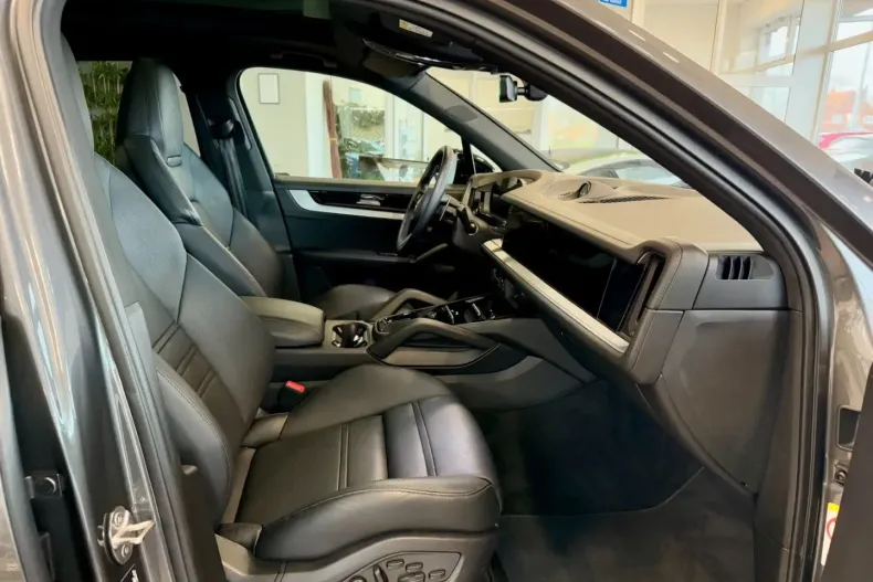 Porsche Cayenne din 2023 cu 29.987 km - oferta POR182322 - foto 12