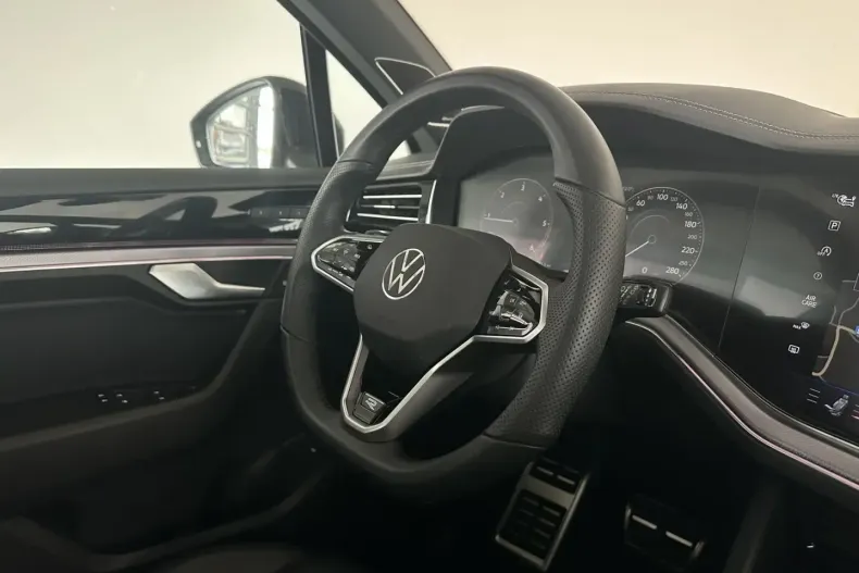 Volkswagen Touareg din 2023 cu 69.640 km - oferta VOL182324 - foto 13
