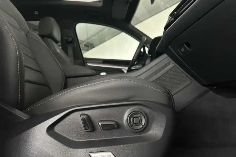 Volkswagen Touareg din 2023 cu 69.640 km - oferta VOL182324 - foto 24