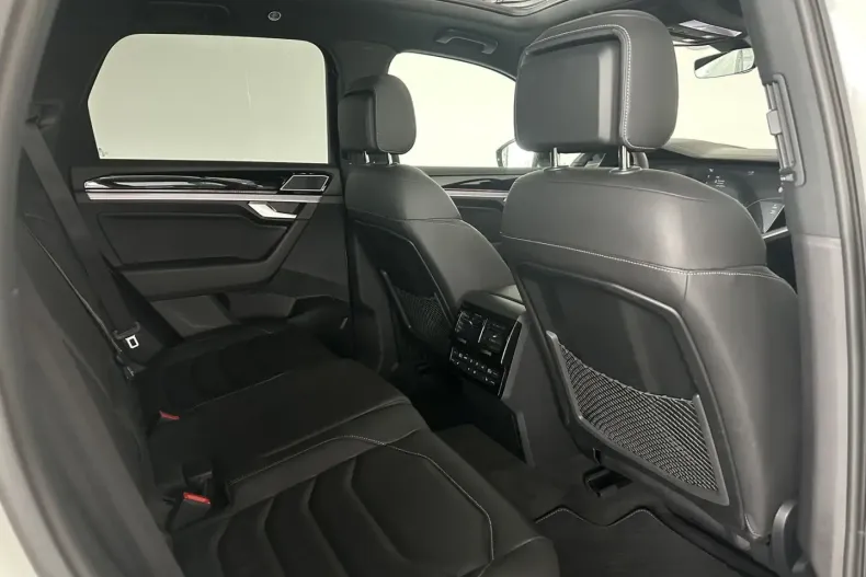 Volkswagen Touareg din 2023 cu 69.640 km - oferta VOL182324 - foto 26