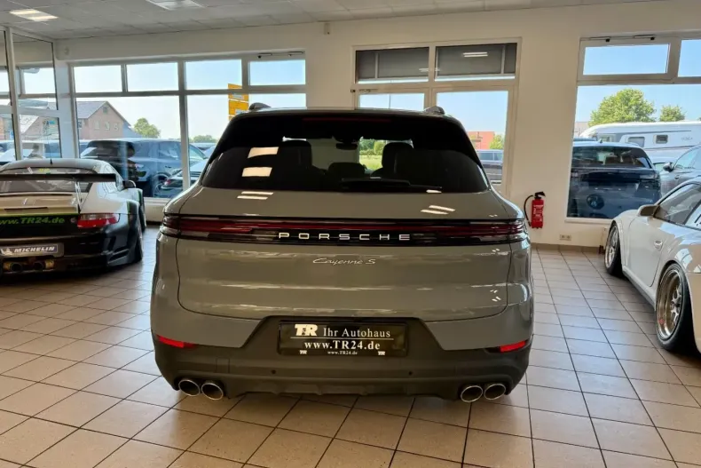 Porsche Cayenne din 2024 cu 3.997 km - oferta POR182348 - foto 4