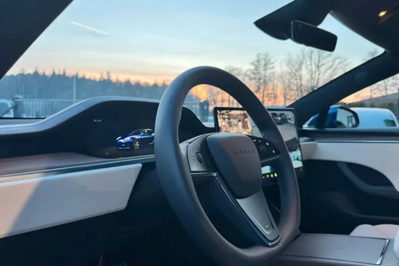 Tesla Model S din 2023 cu 4.888 km - oferta TES182349 - foto 21