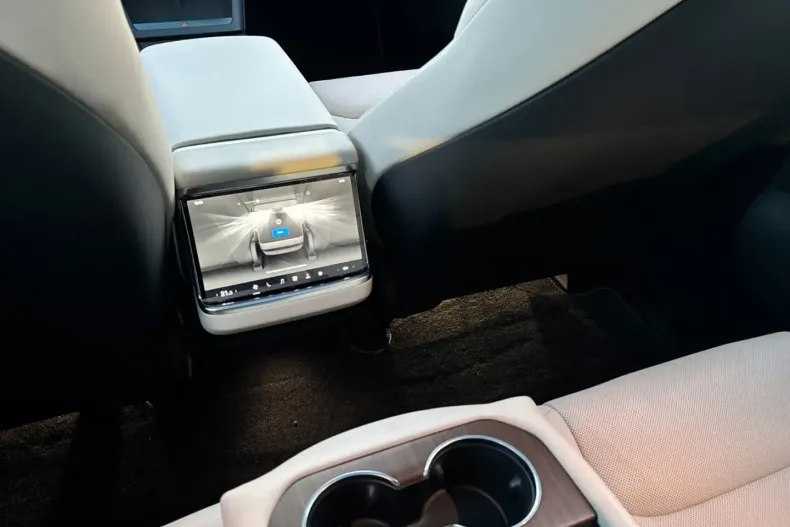 Tesla Model S din 2023 cu 4.888 km - oferta TES182349 - foto 36