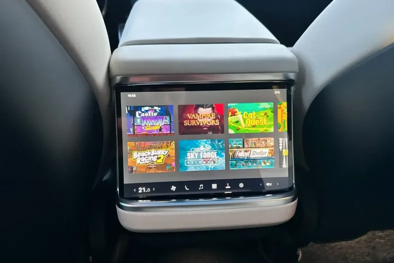 Tesla Model S din 2023 cu 4.888 km - oferta TES182349 - foto 39