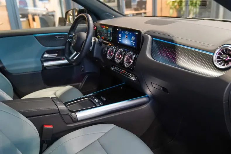 Mercedes-Benz EQA din 2024 cu 11.645 km - oferta MER182362 - foto 10