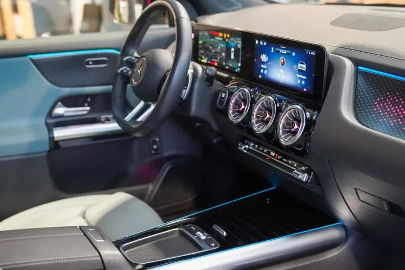 Mercedes-Benz EQA din 2024 cu 11.645 km - oferta MER182362 - foto 11