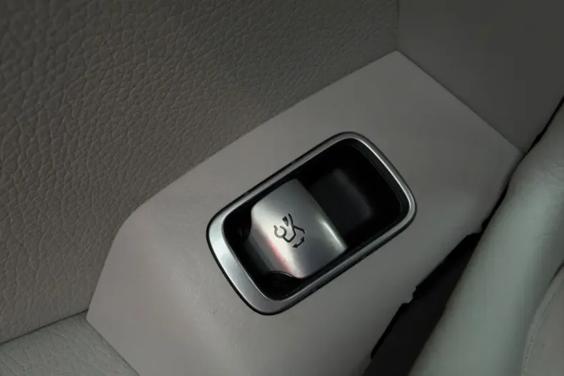 Mercedes-Benz EQS din 2023 cu 19.816 km - oferta MER182364 - foto 37