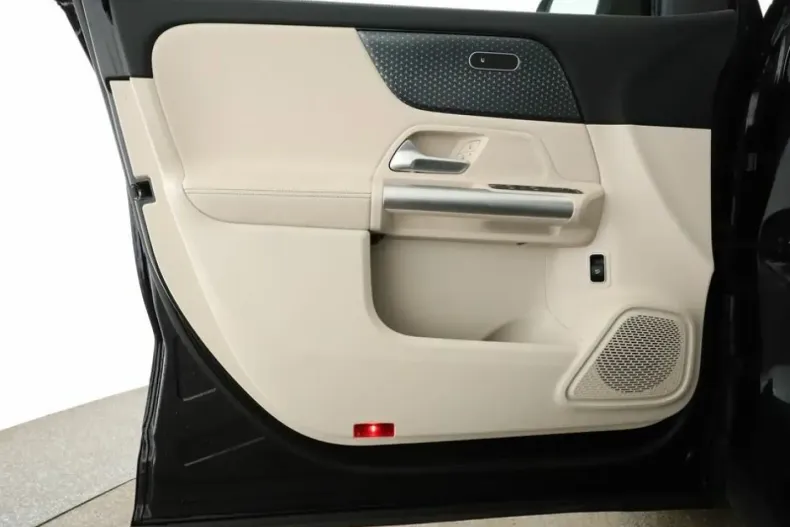 Mercedes-Benz GLA 220 (Clasa GLA) din 2024 cu 10.000 km - oferta MER182371 - foto 9