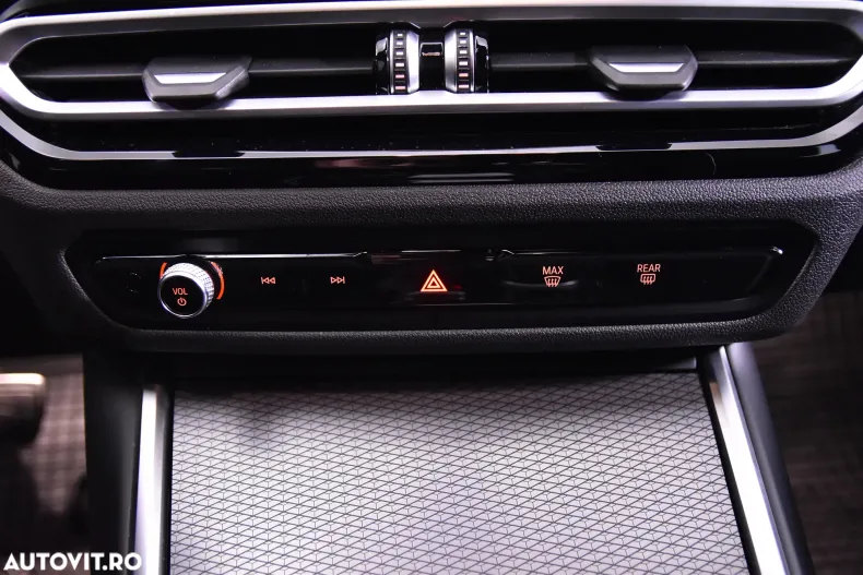 BMW Seria 3 din 2023 cu 43.079 km - oferta BMW182425 - foto 24