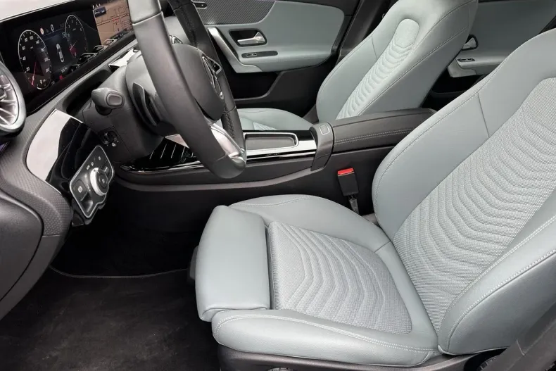 Mercedes-Benz A 180 (Clasa A) din 2024 cu 8.338 km - oferta MER182426 - foto 14