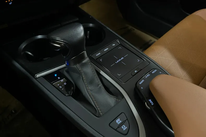 Lexus UX din 2021 cu 77.738 km - oferta LEX182477 - foto 22