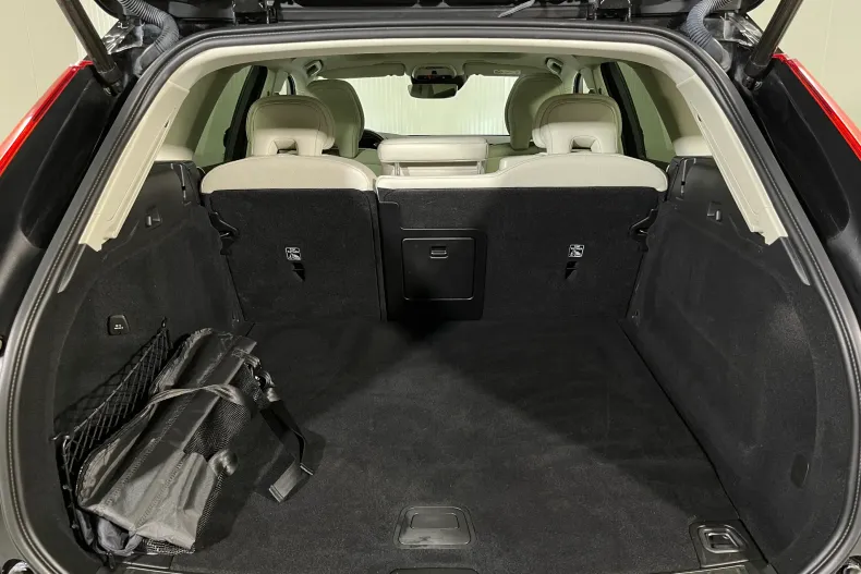 Volvo XC60 din 2020 cu 91.112 km - oferta VOL182487 - foto 13