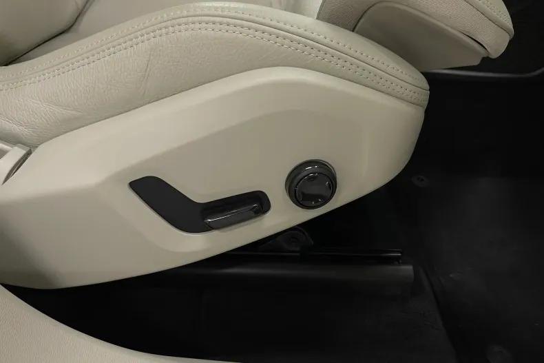 Volvo XC60 din 2020 cu 91.112 km - oferta VOL182487 - foto 24