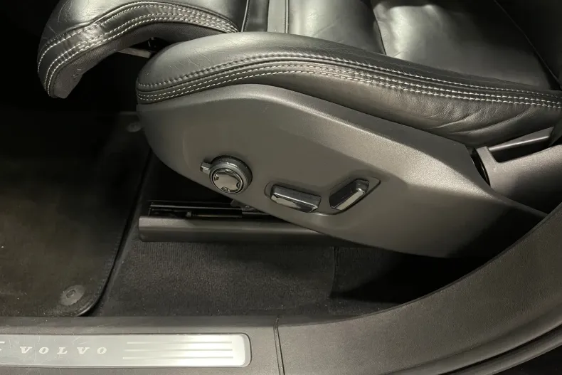 Volvo XC90 din 2020 cu 82.613 km - oferta VOL182506 - foto 29