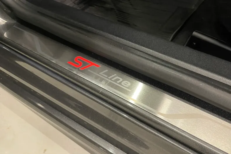 Ford Focus din 2021 cu 131.080 km - oferta FOR182507 - foto 18