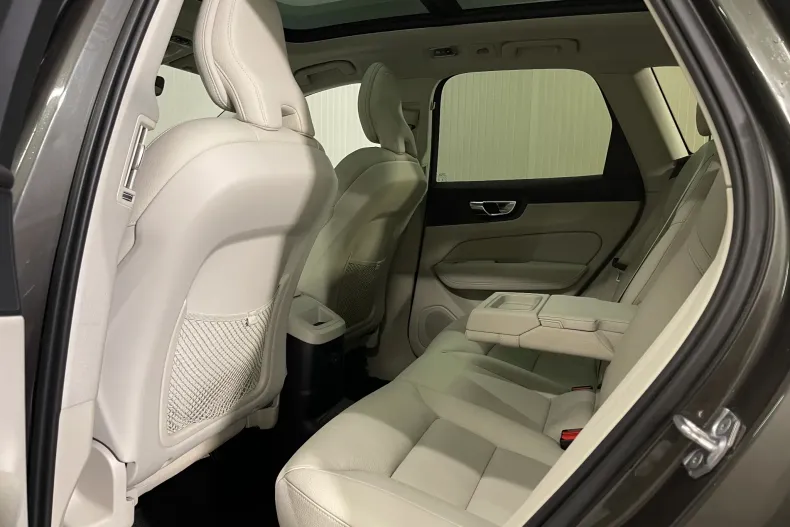 Volvo XC60 din 2020 cu 94.919 km - oferta VOL182518 - foto 12