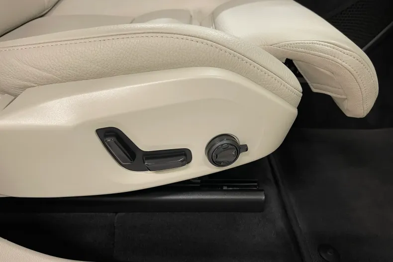 Volvo XC60 din 2020 cu 94.919 km - oferta VOL182518 - foto 24