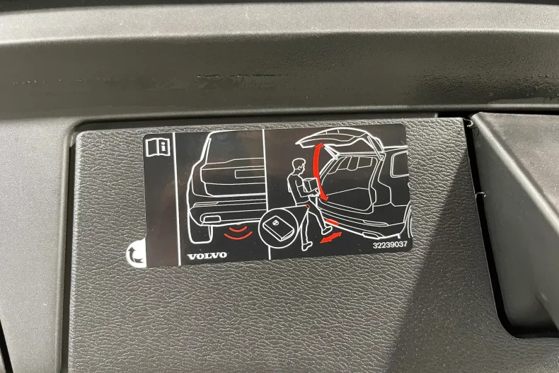 Volvo XC60 din 2020 cu 94.919 km - oferta VOL182518 - foto 26