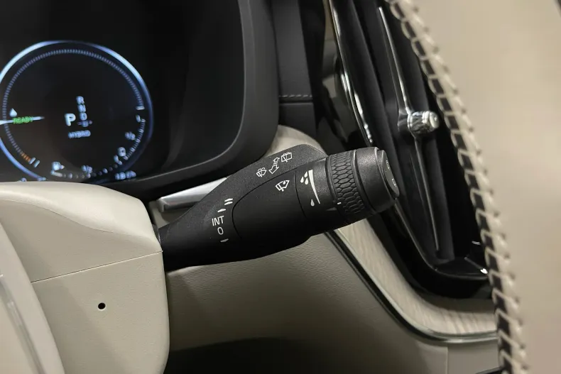 Volvo XC60 din 2020 cu 94.919 km - oferta VOL182518 - foto 31