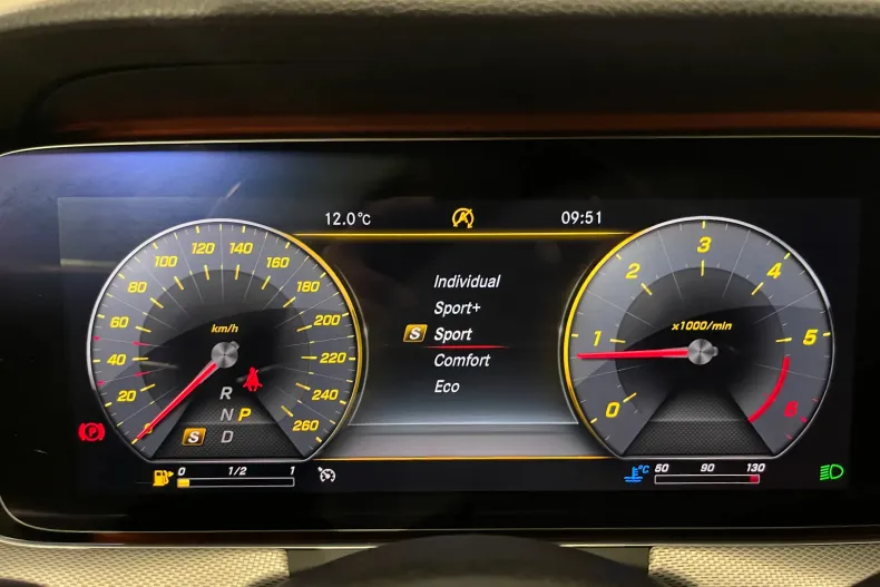 Mercedes-Benz E din 2020 cu 110.157 km - oferta MER182528 - foto 30