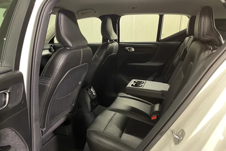 Volvo XC40 din 2021 cu 69.676 km - oferta VOL182530 - foto 11