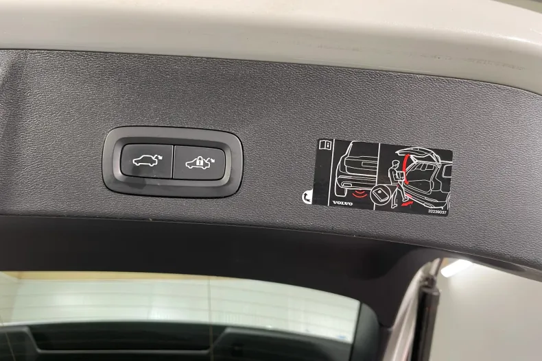 Volvo XC40 din 2021 cu 69.676 km - oferta VOL182530 - foto 20