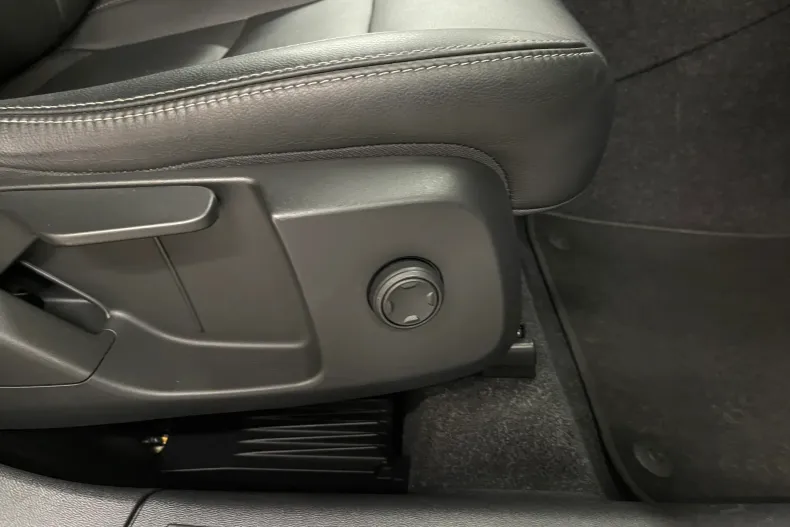 Volvo XC40 din 2021 cu 69.676 km - oferta VOL182530 - foto 21