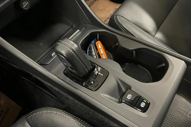 Volvo XC40 din 2021 cu 69.676 km - oferta VOL182530 - foto 27