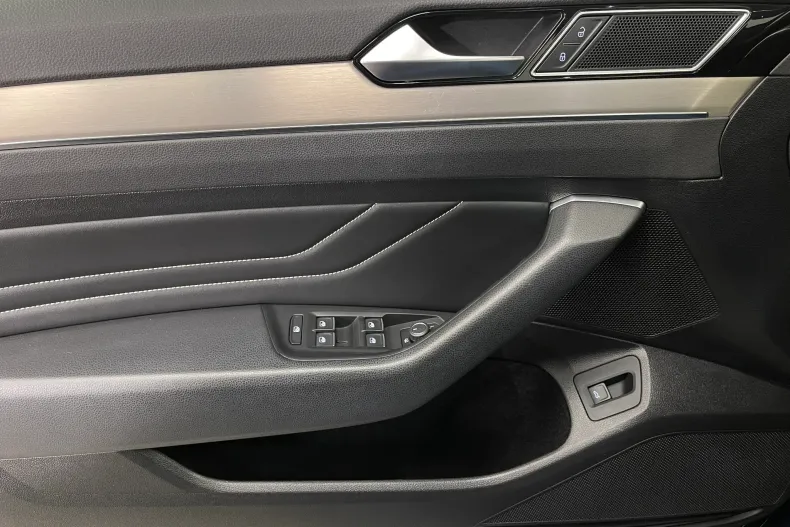 Volkswagen Passat din 2021 cu 101.562 km - oferta VOL182540 - foto 27