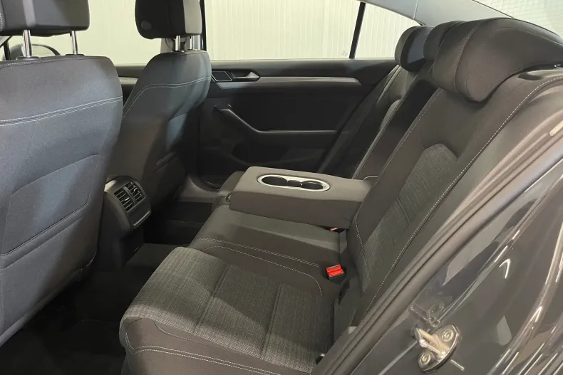 Volkswagen Passat din 2021 cu 108.362 km - oferta VOL182576 - foto 11