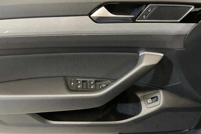 Volkswagen Passat din 2021 cu 108.362 km - oferta VOL182576 - foto 24