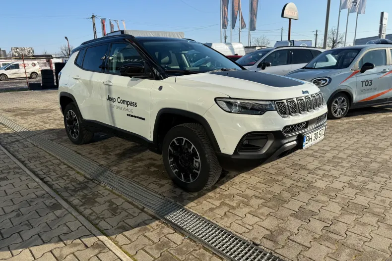 Jeep Compass din 2025 cu 33.200 km - oferta JEE182610 - foto 9