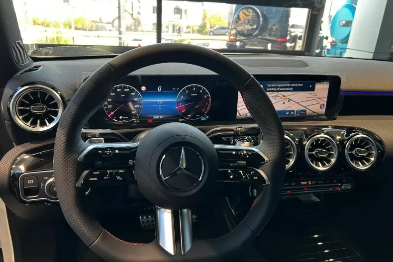 Mercedes-Benz A 220 (Clasa A) din 2024 cu 11.100 km - oferta MER182648 - foto 8