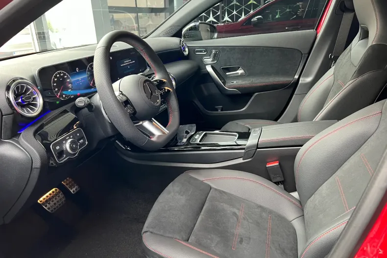 Mercedes-Benz A 200 (Clasa A) din 2024 cu 23 km - oferta MER182650 - foto 6